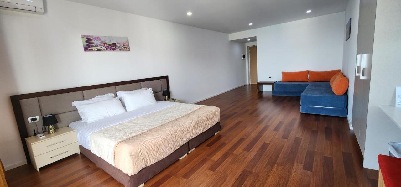 3B Suites Boutique Hotel Sarandë 외부 사진